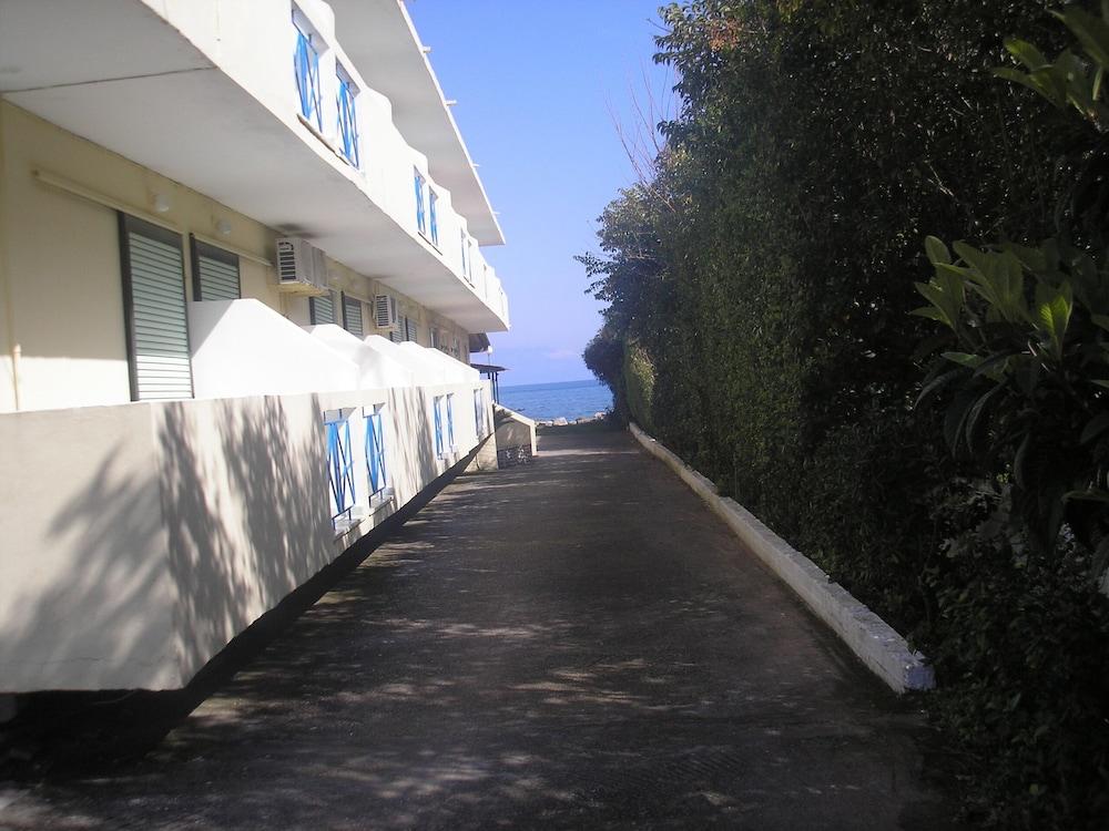 Francisco Beach Hotel Agios Andreas  Bagian luar foto